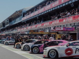 Adealaide 500 pit pre-race
