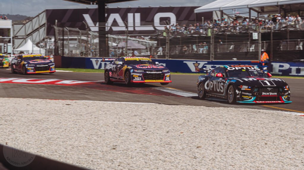 Adelaide 500 - Race24 - chasing