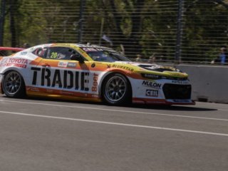 Adelaide 500 - Reynolds back straight