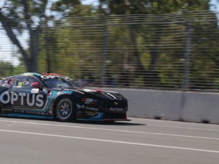 Adelaide 500 - Mostert back straight