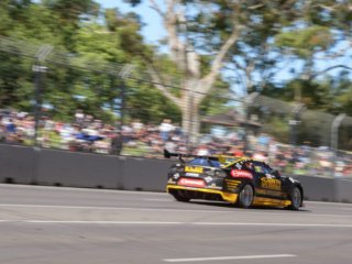 Adelaide 500 - Frosty back straight