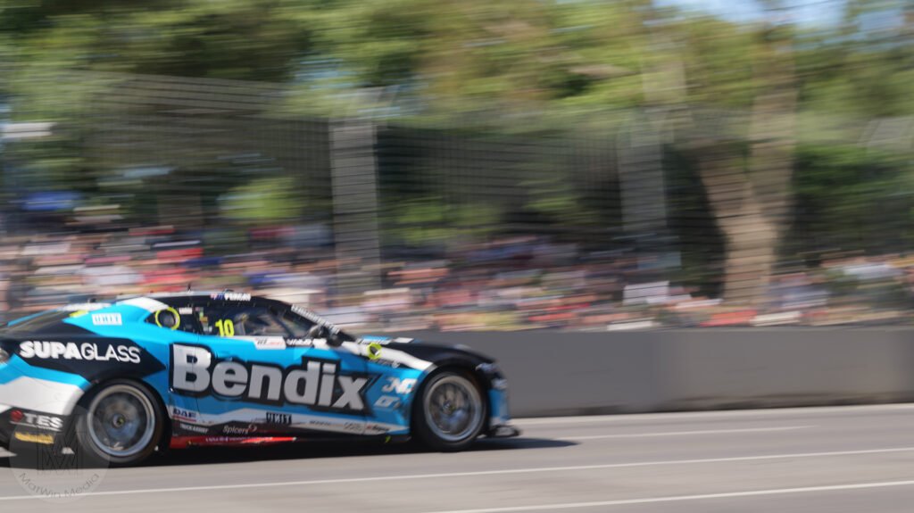 Adelaide 500 - Percat back straight